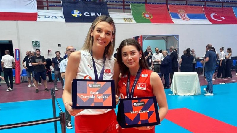 Aleksia Karutasu ve Selin Adalı, U22 Avrupa Şampiyonası'nda rüya takıma seçildi