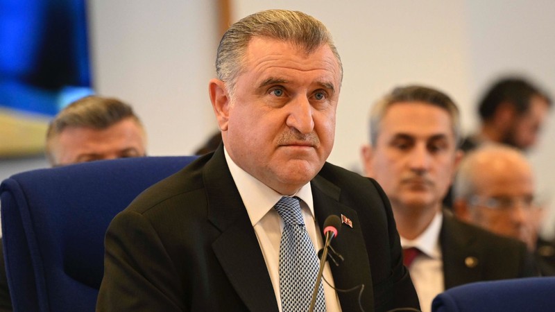 Gençlik ve Spor Bakanı Bak, Meriç Nehri'ne kurulan kürek parkurunu inceledi