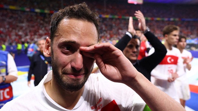 Hakan Çalhanoğlu'ndan duygusal paylaşım: Ülke olarak başardık