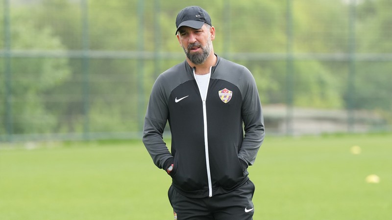 Arda Turan, Fenerbahçe'den dört futbolcuyu kadrosunda görmek istiyor