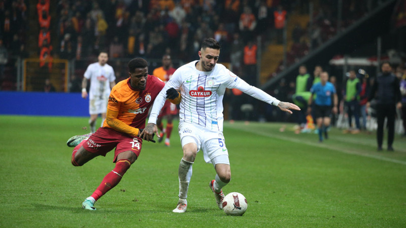 Beşiktaş Emirhan Topçu'yu transfer etti!