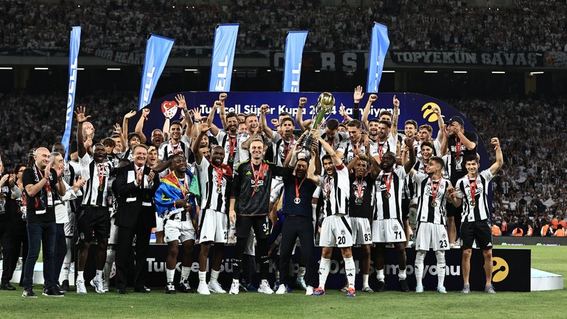 Beşiktaş'ta Aboubakar Mustafa Erhan Hekimoğlu'nun gerisine düştü