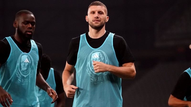 Beşiktaş'tan ayrılan Ante Rebic Getafe'ye imza atıyor...