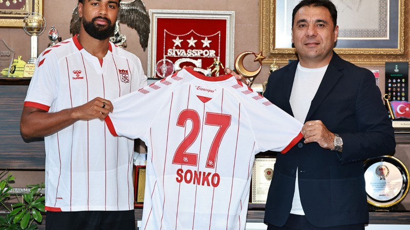 Trendyol Süper Lig ekiplerinden Sivasspor, iki futbolcuyla ile sözleşme imzaladı