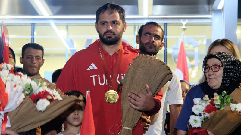 İbrahim Bölükbaşı, altın madalyasını Türkiye'ye armağan etti