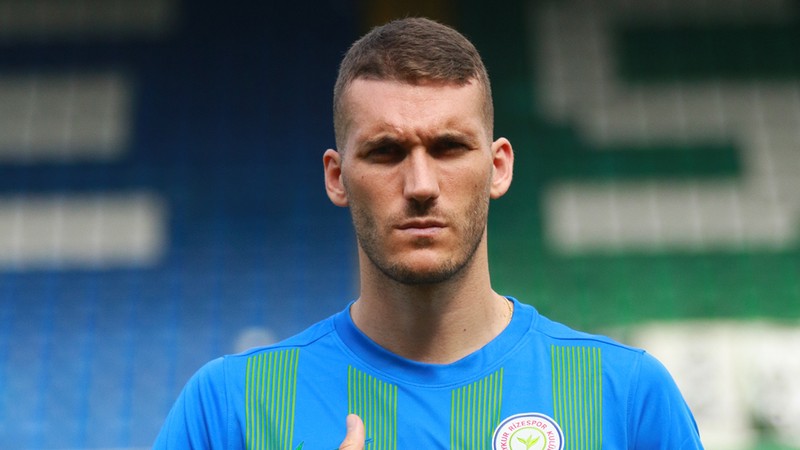 Rizespor İngiltere'den kaleci aldı! Gökhan Akkan'a kulübeye