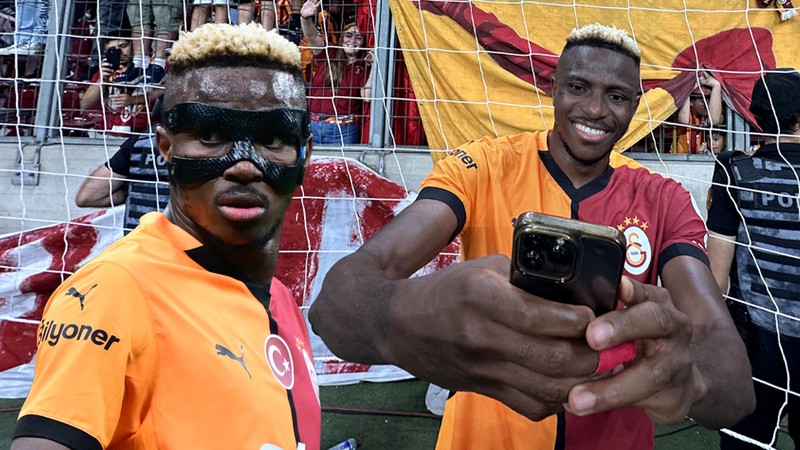 Victor Osimhen'e Premier Lig kancası!