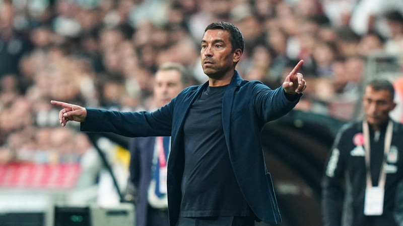 Giovanni van Bronckhorst, Nevio Scala'dan sonra bir ilki başardı