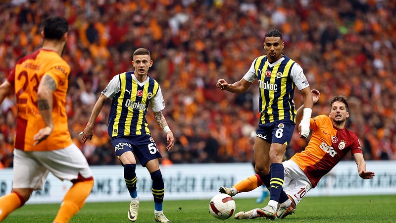 Dev derbinin hakemi futbolcuyu 'Seni öldüreceğim' diyerek tehdit etti! UEFA hemen cezalandırdı