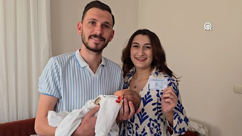 Karabüklü çift, yeni doğan çocuklarına milli futbolcu Arda'nın ismini verdi