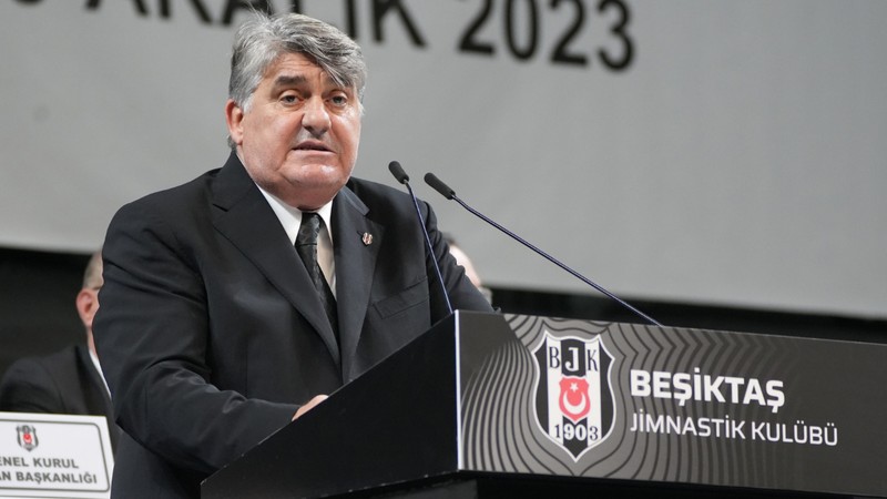 Serdal Adalı'dan Hüseyin Yücel'e gönderme: Gökyüzünde tavla oynayanlar...