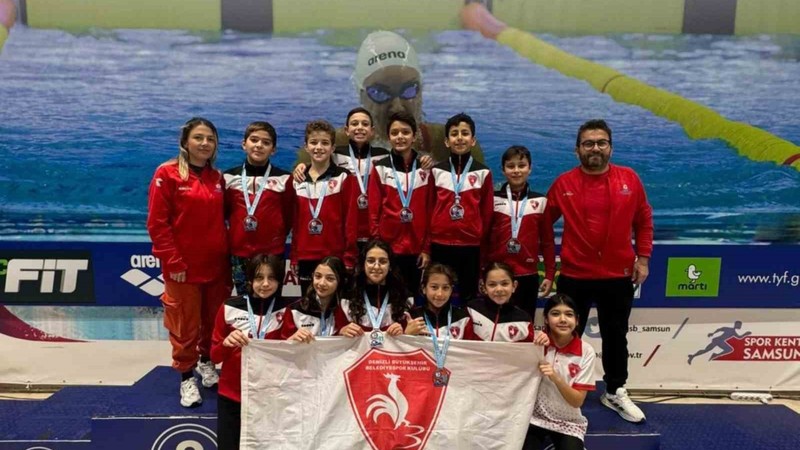 Denizli Büyükşehir Belediyespor Yüzme Takımı şampiyonaya damga vurdu