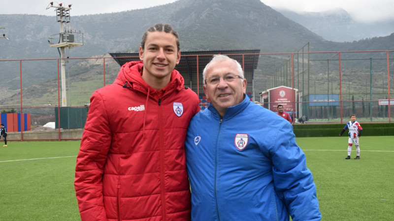 Altınordu Başkanı Seyit Mehmet Özkan: Enis Destan 2019'da haksız kazandığımız penaltıyı dışarıya atmış bir delikanlıdır