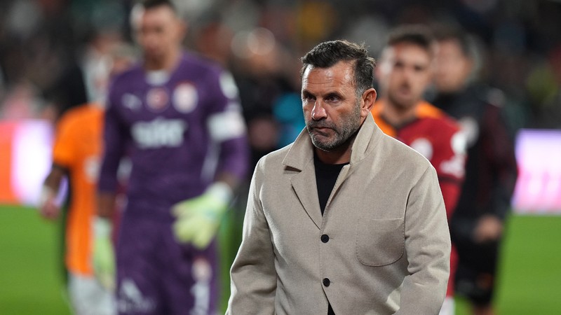 Galatasaray'da ayrılık depremi! Okan Buruk kadroda kıyıma gidiyor, 3 yıldız birden...