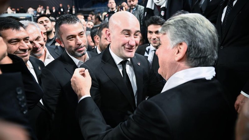 Hüseyin Yücel'den Serdal Adalı'ya tebrik: İlk ben geleceğim