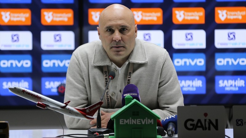 Corendon Alanyaspor Teknik Direktörü Sami Uğurlu: Galibiyetle ayrıldığımız için mutluyuz