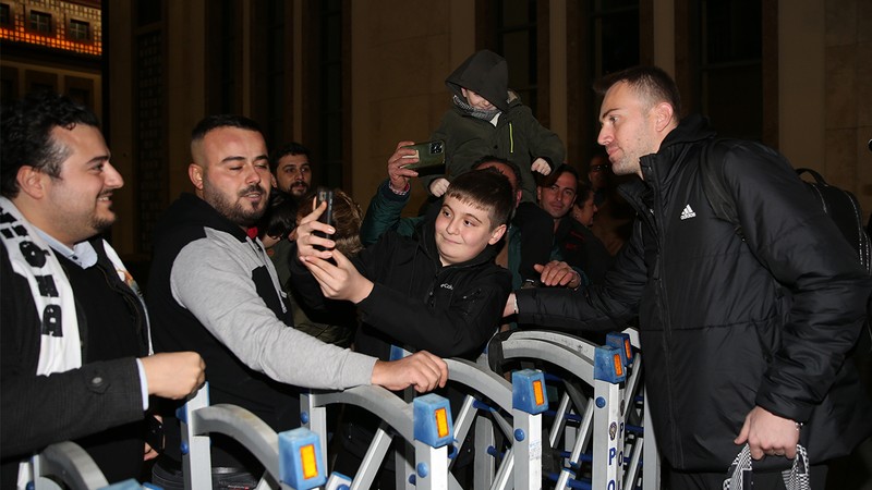 Beşiktaş kafilesi maç için Rize'de