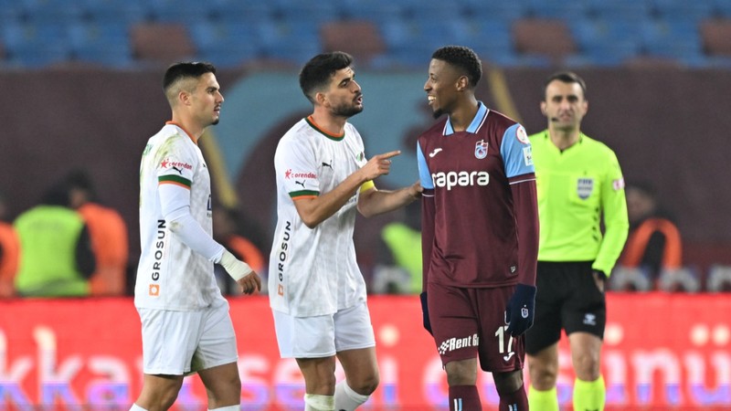 Trabzon'da saha karıştı: İstiklal Marşı'ndaki duruşunu izleyin