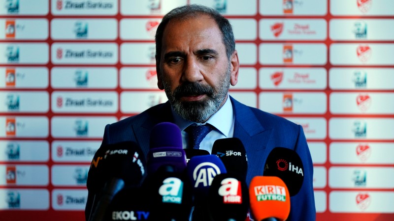 TFF Başkanvekili Mecnun Otyakmaz duyurdu! Yabancı VAR hakemine geçiyoruz