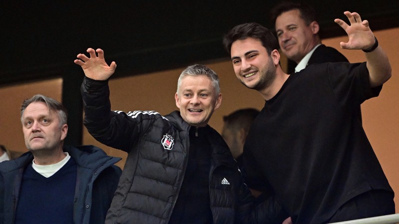 Ole Gunnar Solskjaer, yardımcısı Erling Moe ile Samsunspor maçını tribünden izledi