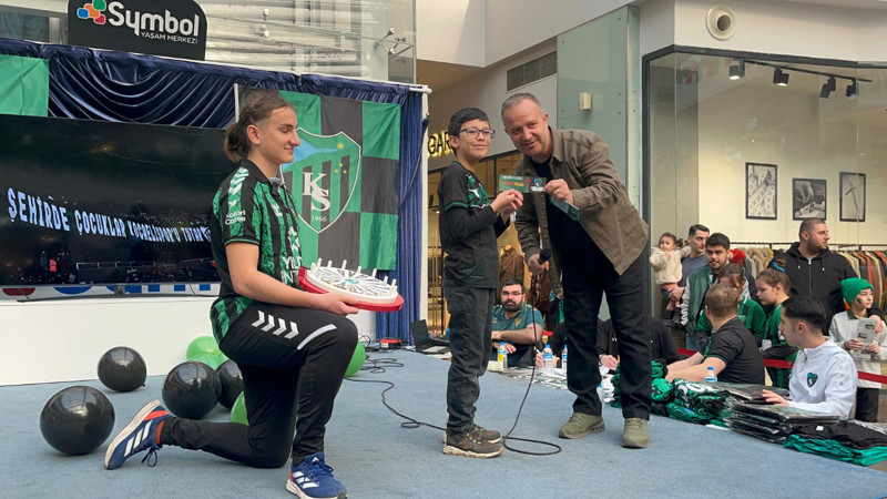 Kocaelispor’dan çocuklara karne şenliği