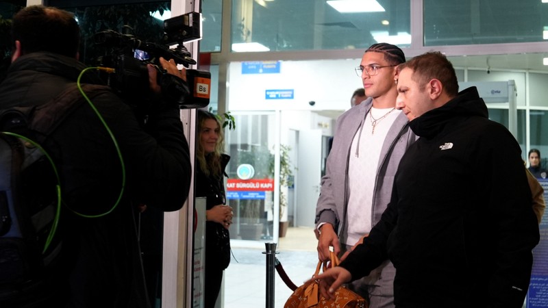 Fenerbahçe'nin yeni stoperi Diego Carlos İstanbul'a geldi