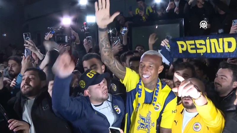Fenerbahçe taraftarının Talisca'yı karşılama görüntülerinde dikkat çeken detay