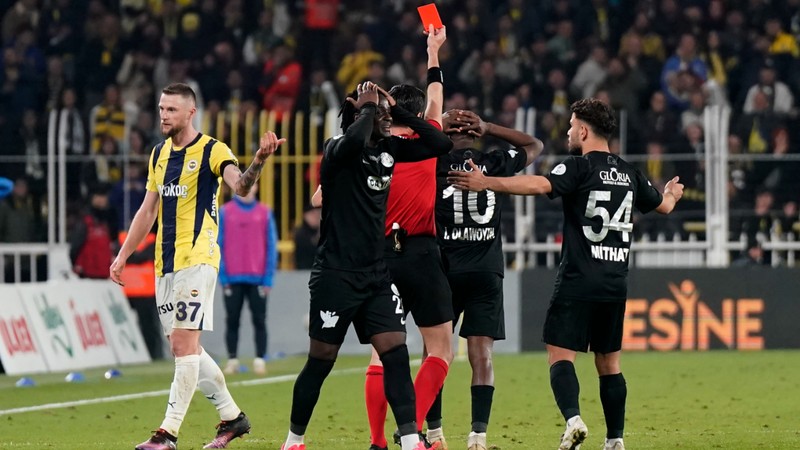 Çaykur Rizespor'dan maç sonu "kırmızı" kart tepkisi