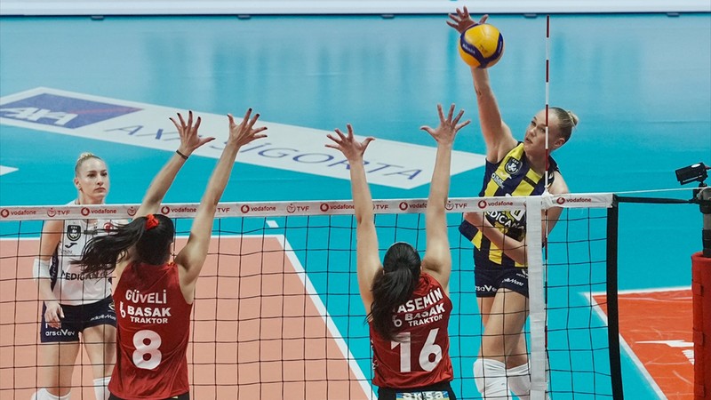 Fenerbahçe Medicana, derbide Galatasaray'a set vermedi