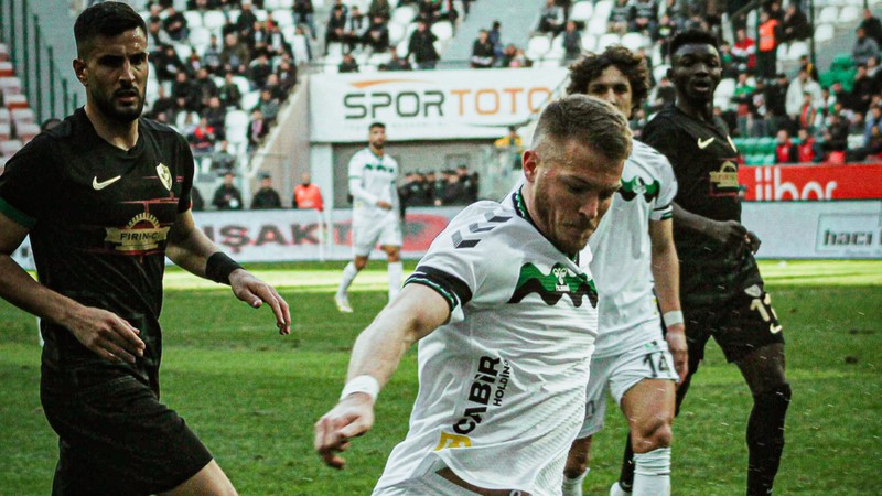 Sakaryaspor 90+6'da beraberliği kurtardı