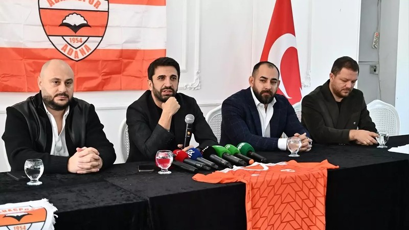 Başkandan futbolculara sert sözler: İnanmayan alsın valizini gitsin parasını ödemeyen şerefsizdir