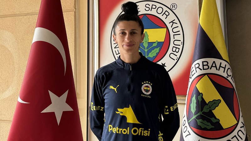 Fenerbahçe Kaptanı Yağmur Uraz, 300 gole ulaşmanın sevincini yaşıyor