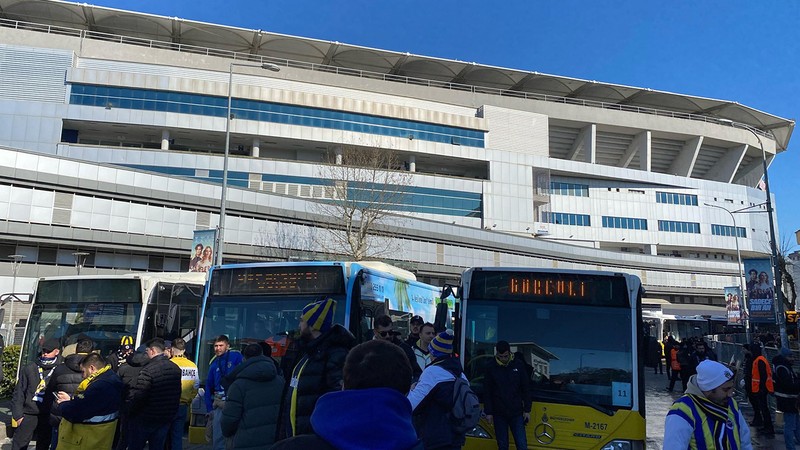 Fenerbahçe taraftarları, Rams Park'a gitmek için yola çıktı