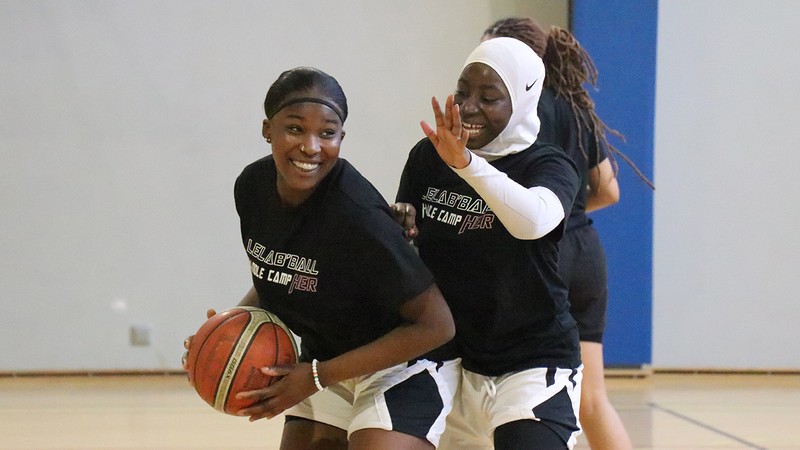 Fransa'da başörtülü basketbolcular özgürce spor yapabilmek istiyor