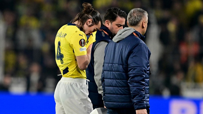 Çağlar Söyüncü, stattan sekerek ayrıldı