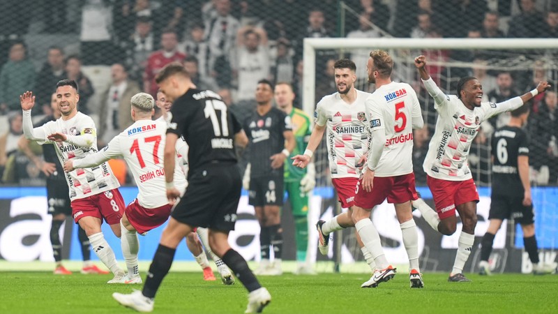 Bu 8 oldu! Beşiktaş kafa gollerinin önüne geçemiyor