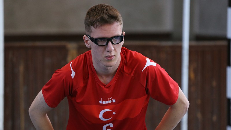 Görme engelli futsal sporcusu Furkan Ergin, milli takımın vazgeçilmezi olmak istiyor