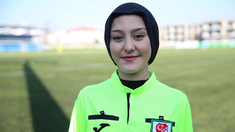 Genç kadın hakem "mesleğinde zirve" hedefliyor