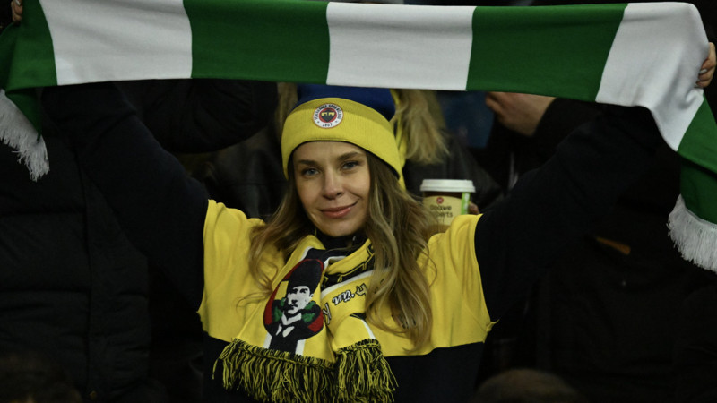 Fenerbahçeli taraftar, Rangers'ın Galatasaray atkısına böyle cevap verdi