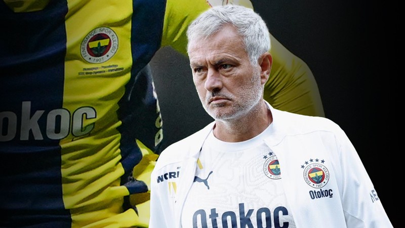 Jose Mourinho biletini kesti! Yıldız ismin yerine Kosovalı golcü