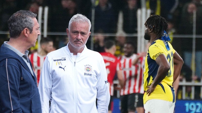 Fenerbahçe'de kılıçlar çekildi Ali Koç Jose Mourinho'nun hesabını kesti!