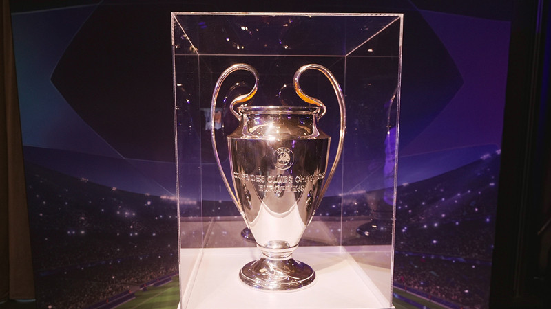 UEFA Şampiyonlar Ligi kupası İstanbul'da sergilendi