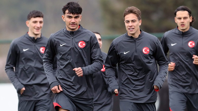 Kenan Yıldız ile Can Uzun, genç futbolcular listesinde ilk 10'da