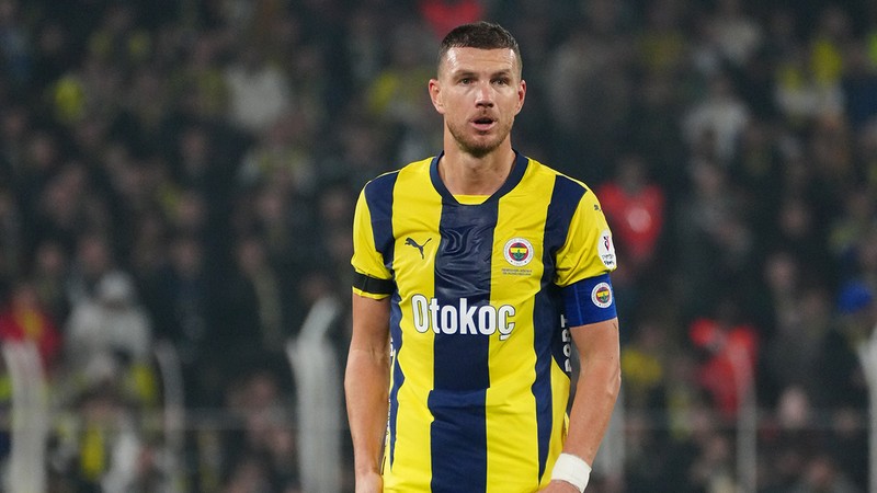 Edin Dzeko'dan Fenerbahçe'ye kötü haber! İstanbul'a geliyor