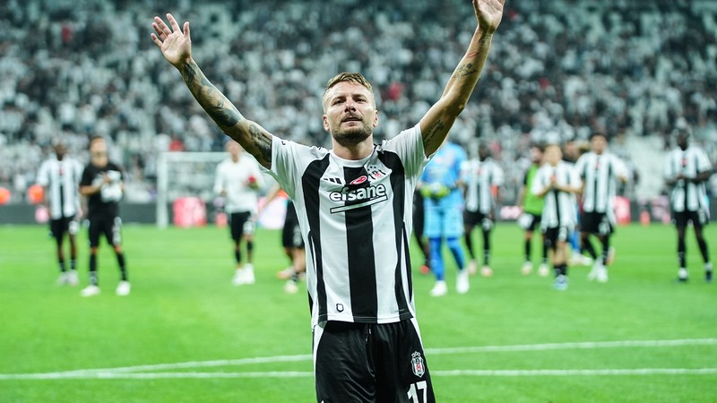 Immobile İtalya'da arazi aldı çocuklar için futbol tesisi açtı