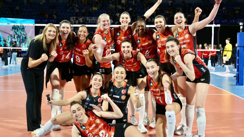 Eczacıbaşı, VakıfBank'ı eledi ve finalde Fenerbahçe'nin rakibi oldu
