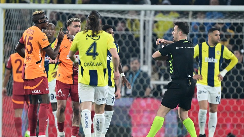 Osimhen, En Nesyri, Skriniar, Davinson.. Kadıköy'de tam 308 milyon euroluk derbi oynandı
