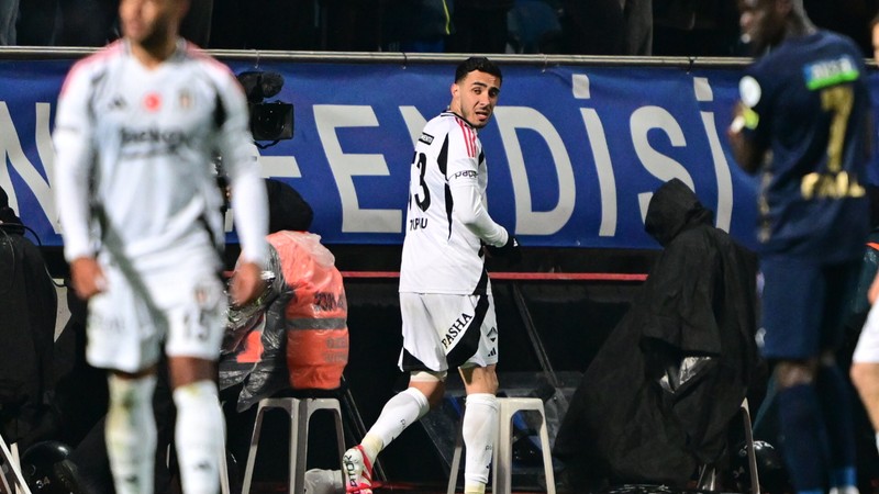Beşiktaş'ta Emirhan Topçu sakatlık geçirdi