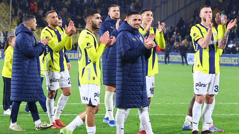 Trabzonspor maçı sonrası Fenerbahçeli yıldıza tepki yağdı: Sahada görmeye dayanamıyorum!