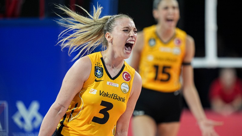 VakıfBank, ilk maçta Eczacıbaşı'nı yendi